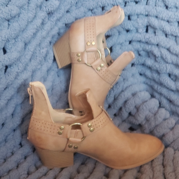 Mischa Camel cutout ankle boots - Picture 5 of 8
